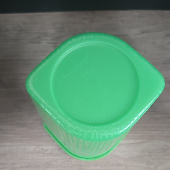Tupperware Green 5058A and 5059A - 1.5L - Fresh n' Cool - Food Storage - Picture 4 of 7